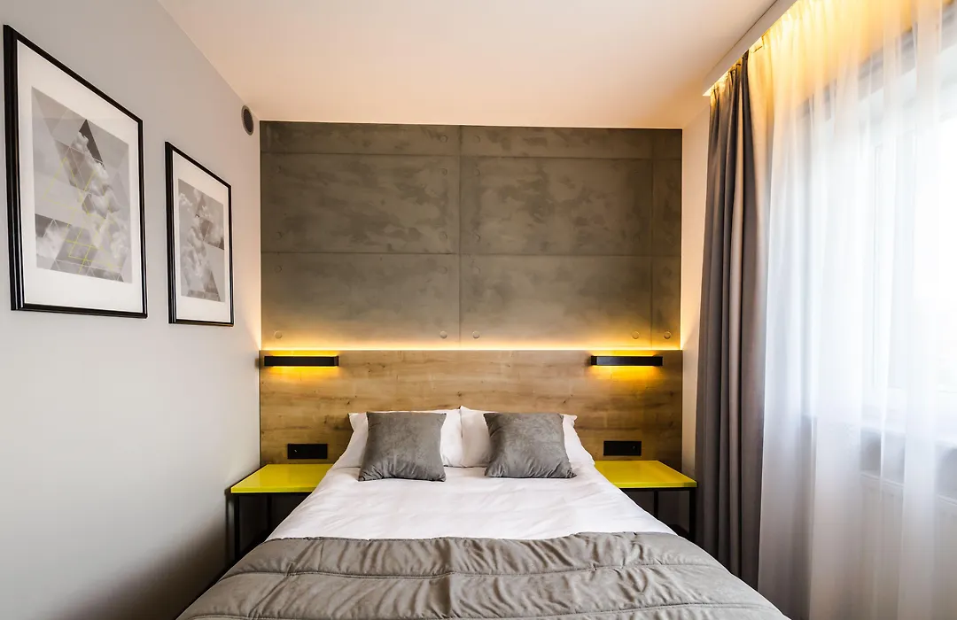 Air Hotel-1